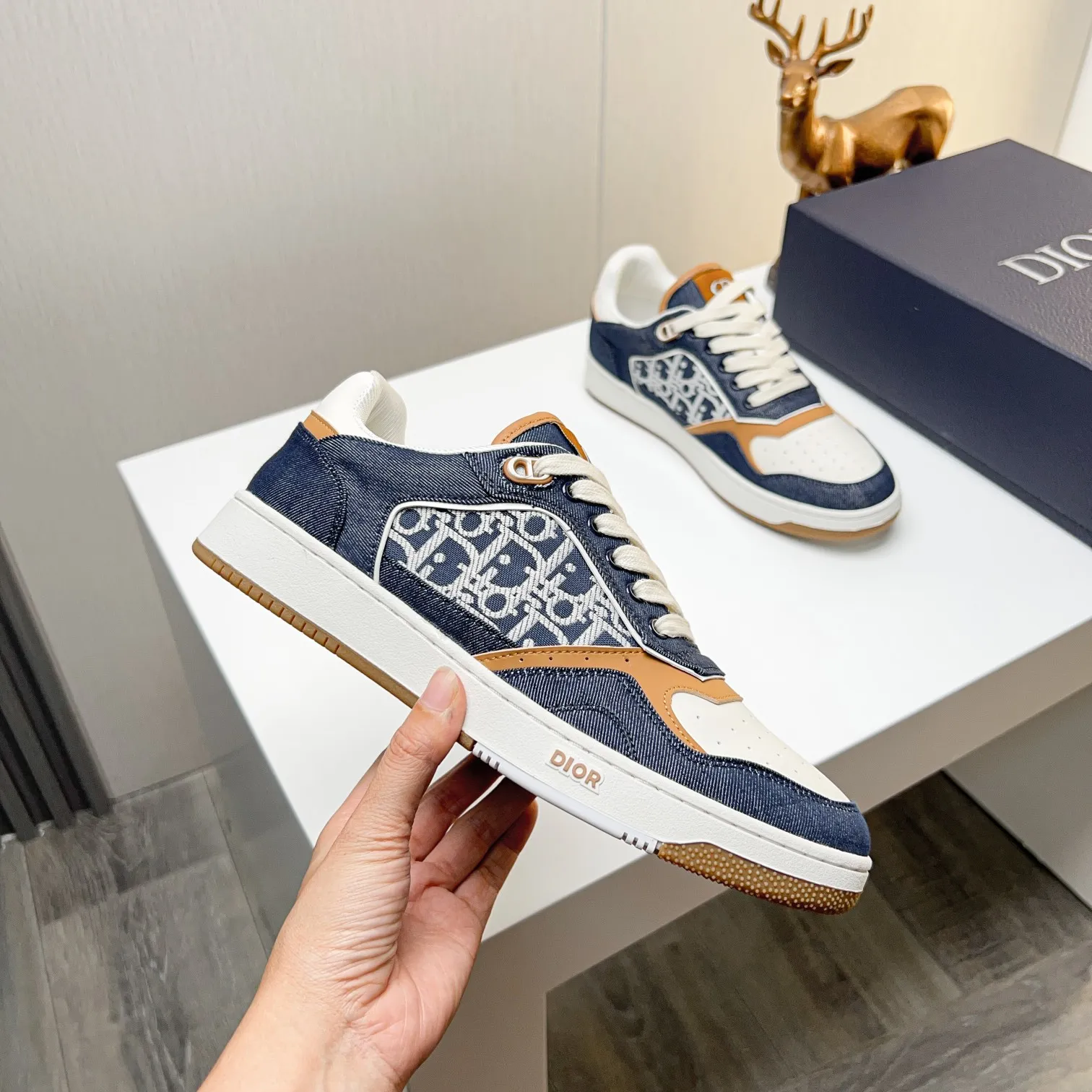 Men's Men's Shoes 💰400 [New] 🦩🦩Dior - Low-top sneakers 2025 spring men's collection new arrivals [Celebrate][Celebrate][Celebrate], reinterpret the basketball shoe design and become a classic Dior item [Strong][Strong][Strong], crafted in black and cream white smooth cowhide with beige suede, leather display on the side The CD logo, tongue, sole and back side are decorated with various distinctive details to enhance the style[666][666], while eyelet details, topstitching and rubber panels highlight the dynamic charm of its athletic style[strong][strong][strong]. It has a two-color rubber sole, which can be matched with various clothing to create a refined look. Size: 38 to 44 (45 can be customized